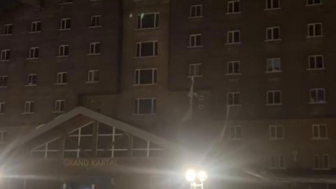 Otel Yangınında Panik: Çarşaflarla Kurtuluş Çabaları