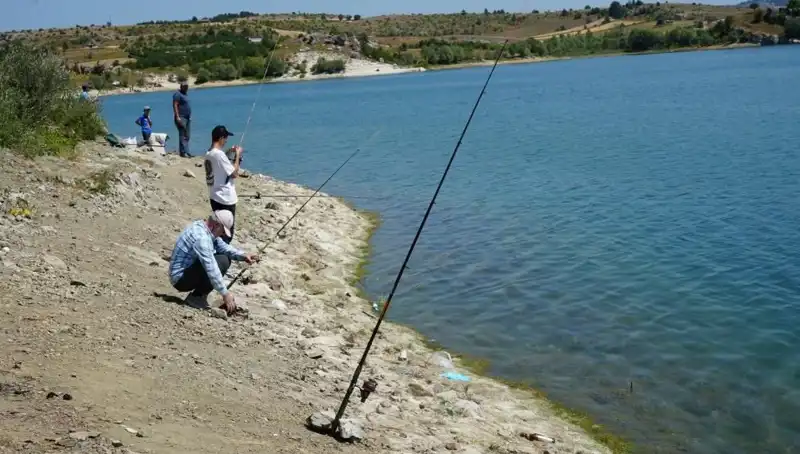 Kafes Patladı: Balık Avı Sezonu İçin Baraja Koşanlar