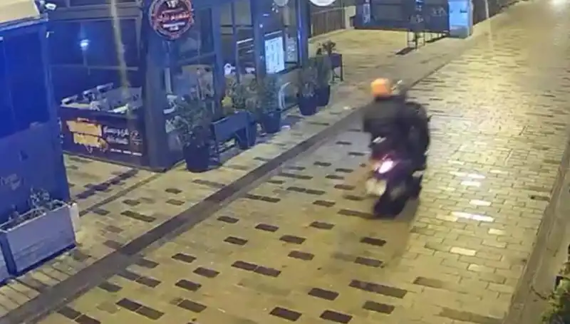 Gece Kulübüne Haraç Saldırısı: Torpidolarla Saldırarak Panik Yaratıldı