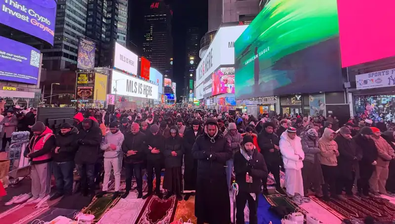 New York Times Meydanı’nda Tarihi Teravi Namazı: Birlikte Duran İman