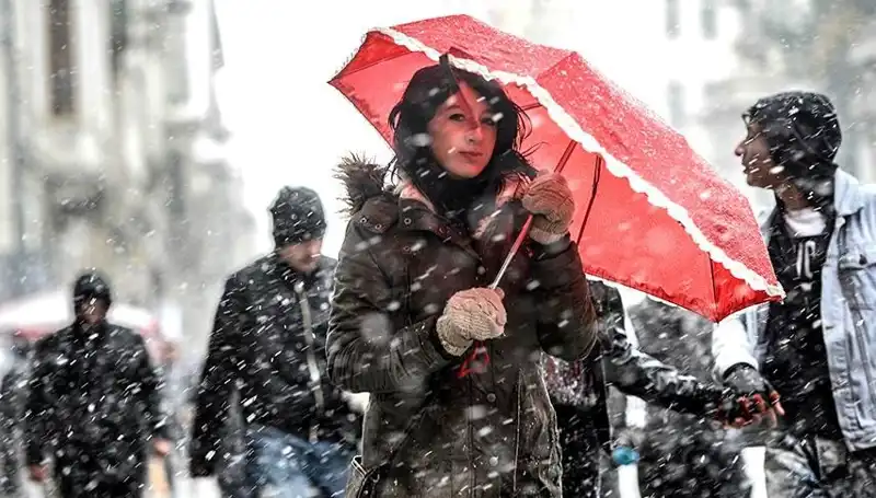 İstanbul'da Beklenmedik Soğuk Hava Dalgası: Sıcaklık 20 Derece Birden Düşecek!