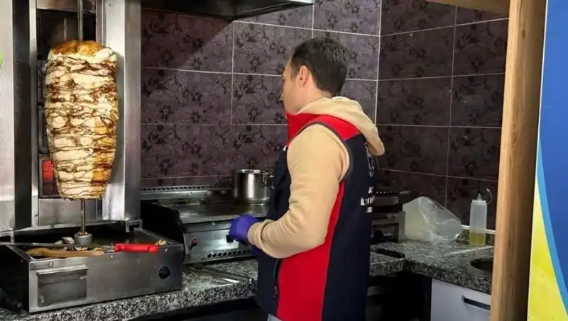 Tavuk Döner Alarmı: İşletmelere Yönelik Baskınlar Artıyor!