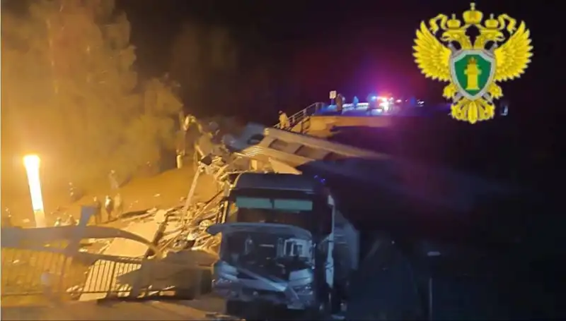 Rusya'da İki Köprünün Çökmesi Sonucu Yedi Kişi Hayatını Kaybetti