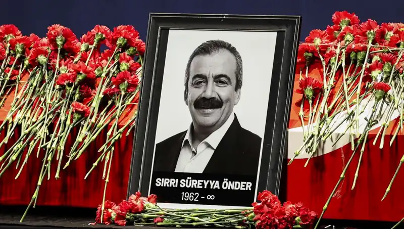 Sırrı Süreyya Önder’in Anması: Türkiye’nin Unutulmaz İsimlerinden Biri