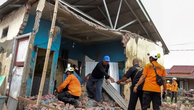Endonezya’da Şiddetli Deprem: 5,7 Büyüklüğünde Sarsıntının Etkileri