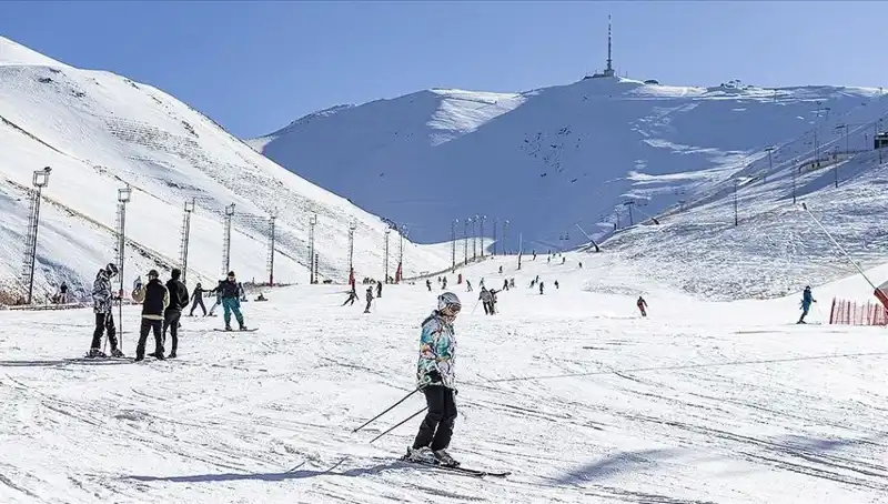 Palandöken Kayak Merkezi'nde Rekor Kar Kalınlığı: Kış Sporları Tutkunları İçin Cennet