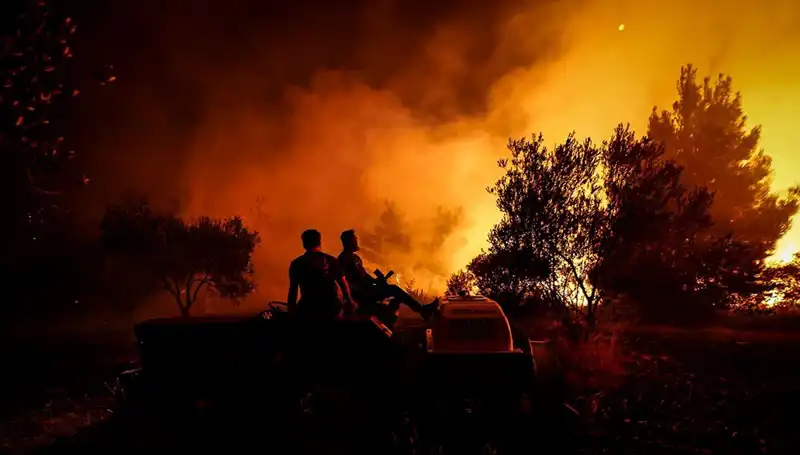 Çanakkale'deki Orman Yangını Büyüyor: 785 Kişi Güvenli Bölgelere Tahliye Edildi