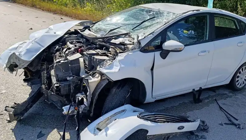 Çanakkale'de Trafik Kazası: İki Kişi Yaralandı, Detaylar Ortaya Çıktı!