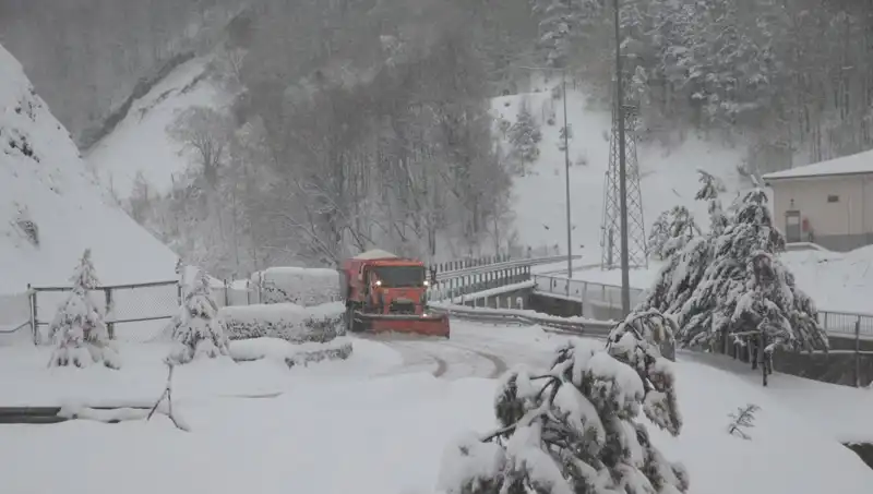 Bolu Dağı'nda Yoğun Kar Yağışı: Kış Manzaraları ve Tatil Planları