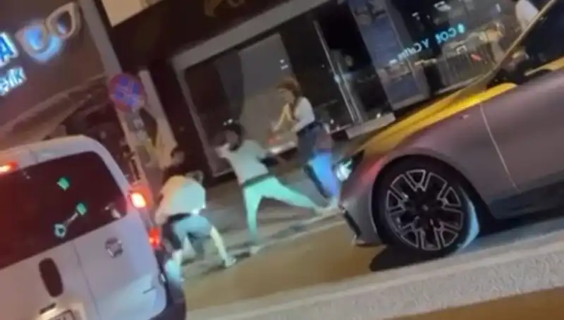 Daha Önce Görülmemiş Bir Olay: Cadde Boks Ringine Döndü!