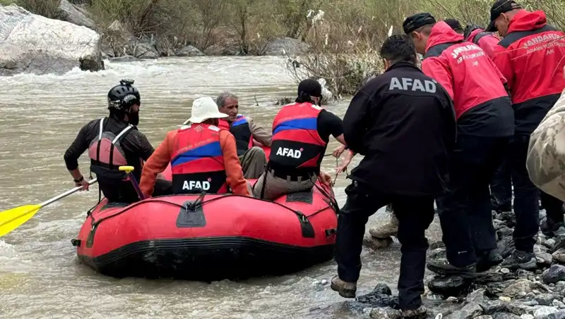 Zap Suyu Kenarında Mahsur Kalan Dört Kişinin Kurtuluş Hikayesi