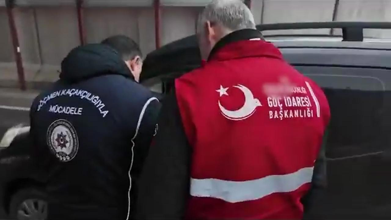 Bakan Yerlikaya'dan Göçmen Kaçakçılarına Operasyon: 31 Göçmen Kaçakçısı ve 981 Düzensiz Göçmen Yakalandı
