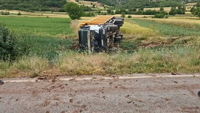 Tokat'ta Kamyon Devrildi: Şoför Hayatını Kaybetti, Kazanın Ayrıntıları Şok Edici