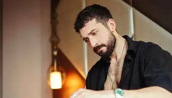 Oyuncu Emre Bulut’a Şok Suçlama: Sahte Komiser Rolünde Araç Kaçırma İddiası