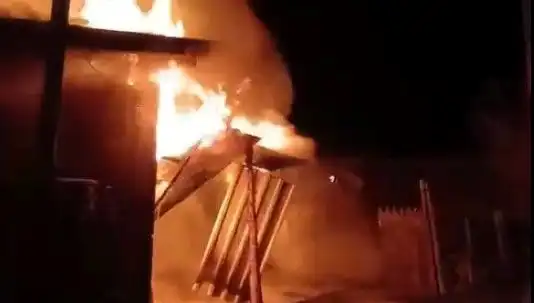 Karabük'te Korkutan Yangın: İki Ev Kül Olmuş Durumda
